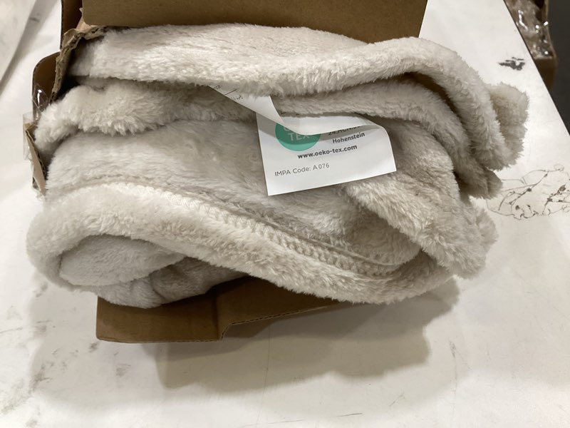 Condition photo showing Good Condition for bedsure fleece blanket twin blanket linen - 280gsm soft lightweight plush cozy blankets for bed, sofa, couch, travel, camping linen twin (60" x 80")