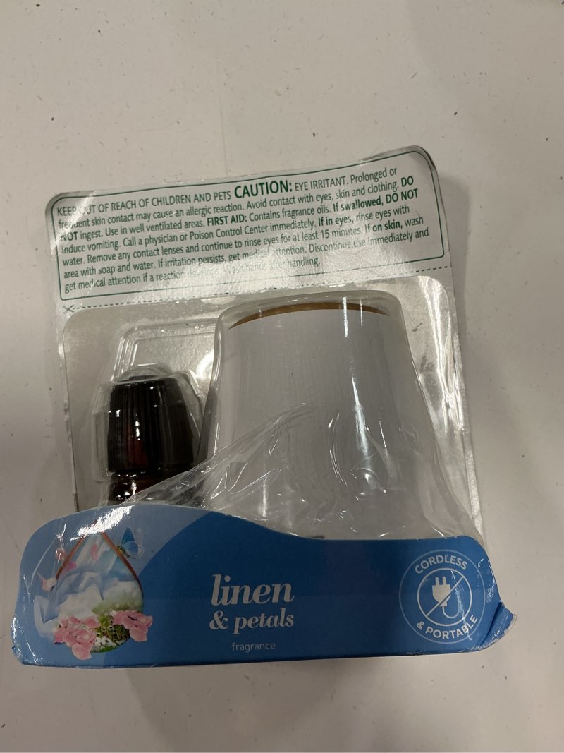 Condition photo showing New/Like New for air wick essential mist diffuser kit - linen - 0.67 fl oz/2ct
