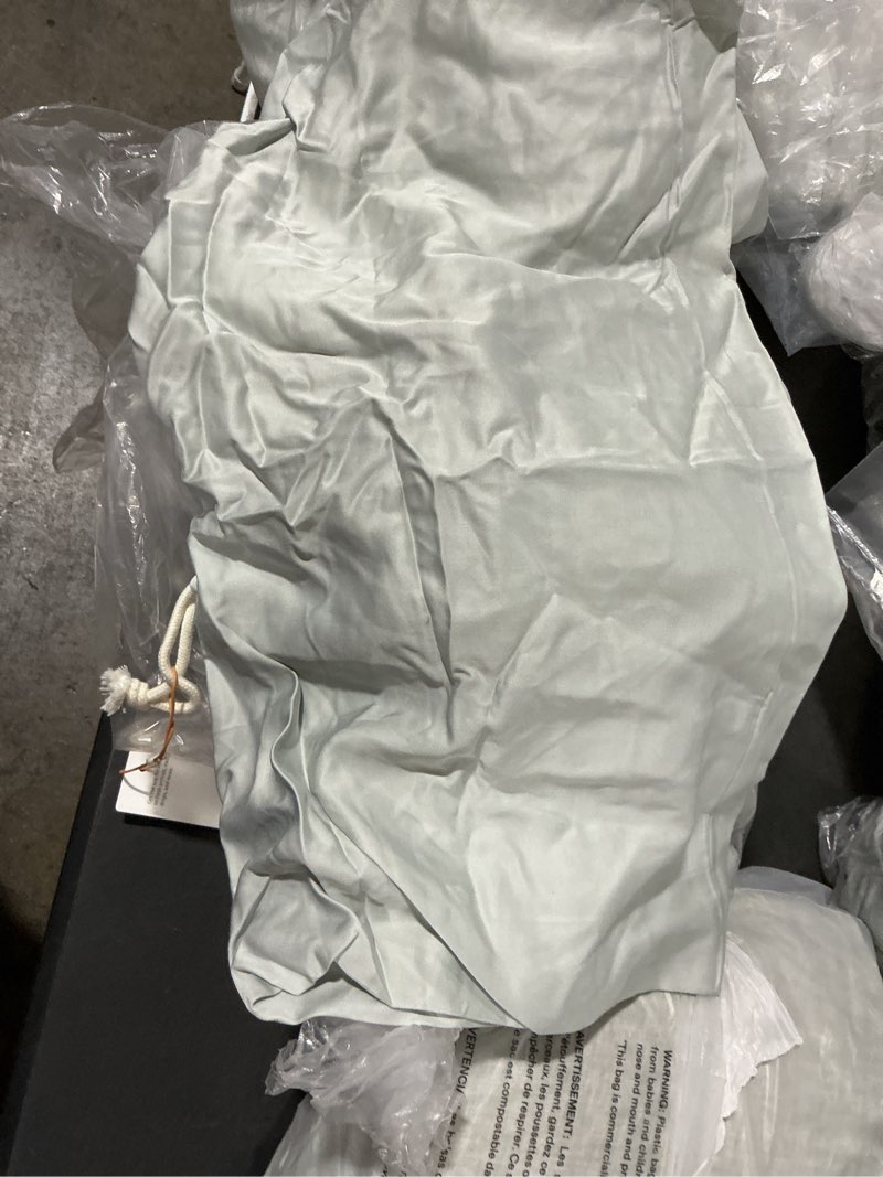 https://lotting-media.assets.bidfta.com/lotting_1bc25ddd-f6b8-4efa-b5c6-86d29394bde4