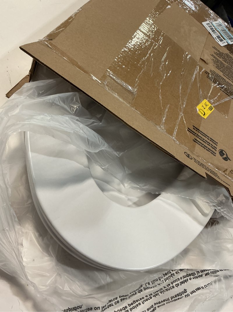 Condition photo showing Good Condition for bemis 7300slec slow close toilet seat, easy clean hinges and durable plastic seat, made in usa, elongated, white