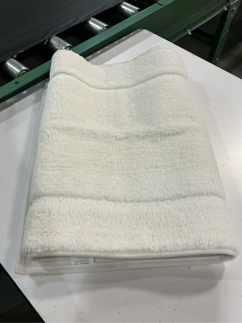 Condition photo showing Good Condition for espalma signature zero twist by espalma cotton tub mat - white 20x46 inch