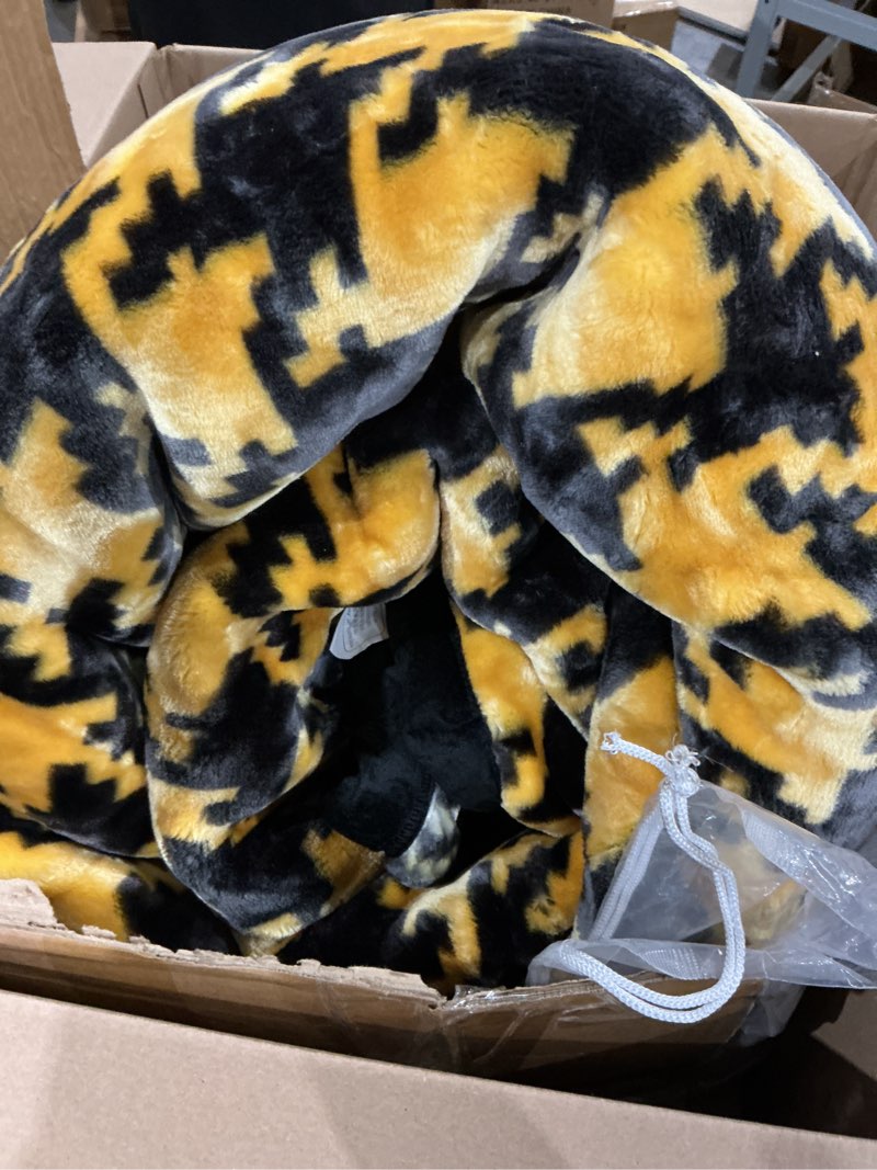 Condition photo showing Good Condition for lgykumeg korean mink blanket king size - 11lb heavy - thick warm fleece blanket, mexican blankets for autumn and winter- 85 x 95 inches,gray?220x240cm5kg? gray king size 85x95inch