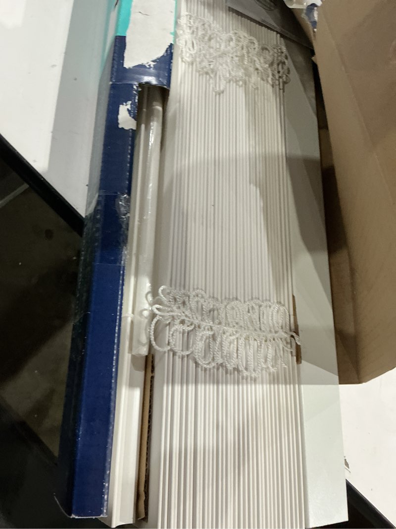 Condition photo showing Good Condition for levolor trim+go 2.5-in slat width 31-in x 72-in cordless white faux wood room darkening horizontal blinds