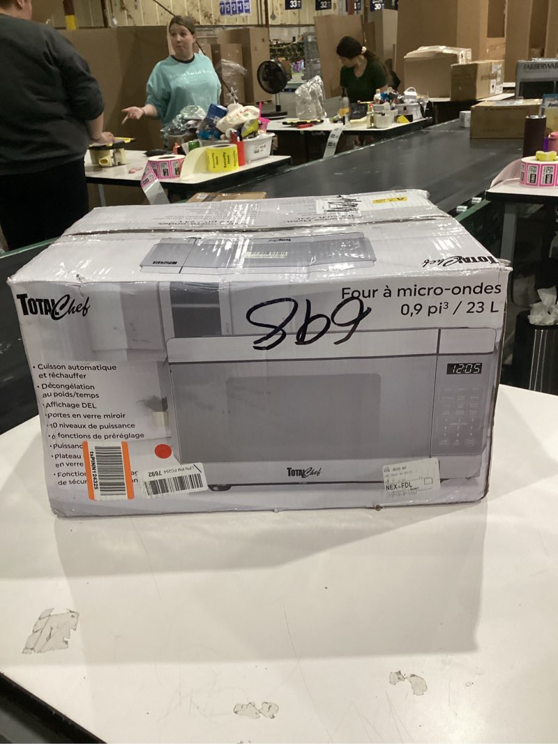 Condition photo showing Good Condition for Total Chef 0.9 Cu Ft Microwave Oven – Compact Countertop Kitchen Appliance, Small Stainless Steel Microwave with Digital Touch, Pre-Set Functions, 10.6” Turntable, 900 Watt