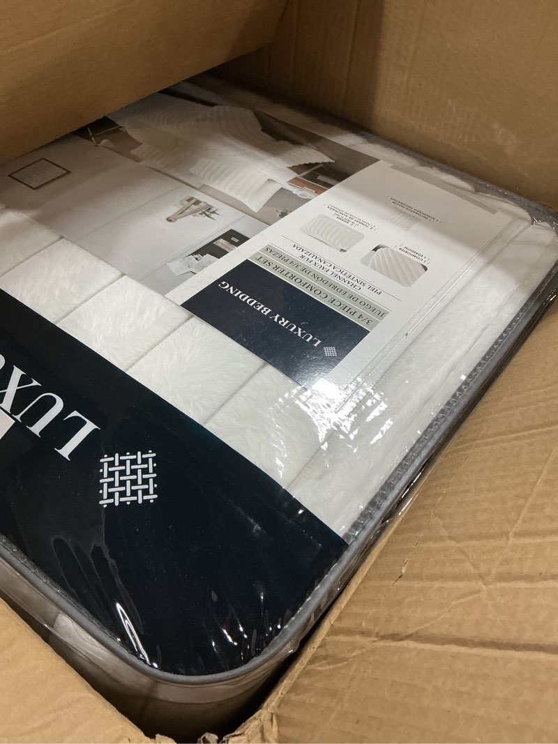 Condition photo showing New/Like New for Riverbrook Home Everett Faux Fur 3-Piece Comforter Set, Twin XL, White Luxury Twin XL White