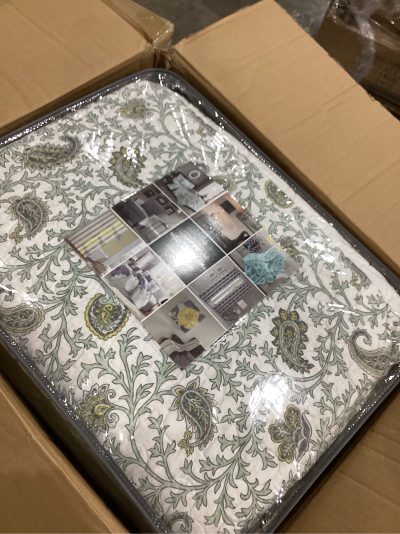 Condition photo showing Good Condition for madison park queen quilt set cotton coverlet set with cotton filling for queen size bed, all season, lightweight queen cotton quilt include shams, & décor pillows, dawn, full/queen sage green 6 piece