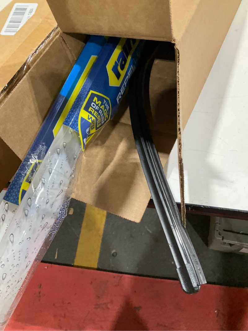 Condition photo showing Good Condition for rain-x 810354 repellency water repellent wiper blades, 26" & 19" windshield wipers, all weather streak-free for enhanced visibility w/water repellency formula [amazon exclusive] 26" and 19" water repellency