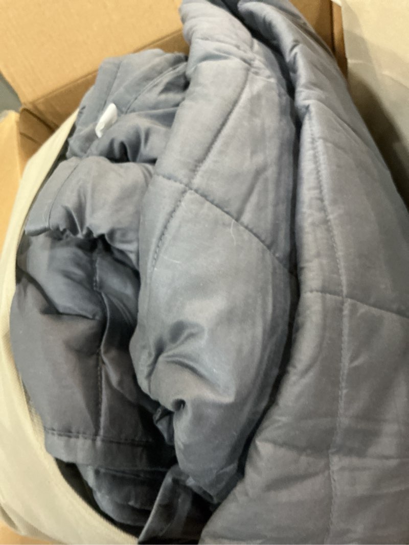 Condition photo showing Good Condition for tongdada california king size weighted blanket | 90''x108'',20lbs | perfect for couples | premium cotton material with glass beads | dark grey