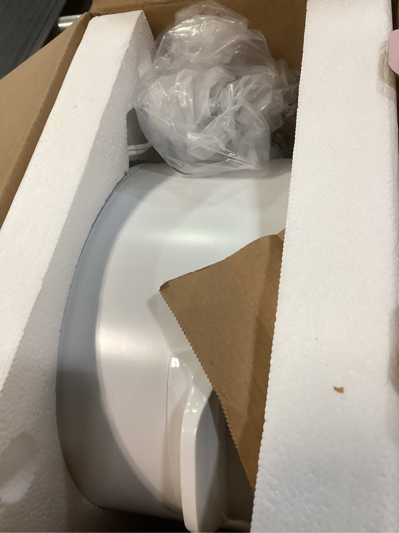 Condition photo showing Good Condition for paris hilton 6-quart manual slow cooker, features three settings (low, high, warm), naturally nonstick and dishwasher safe stoneware insert, family sized capacity, white 6 quarts white