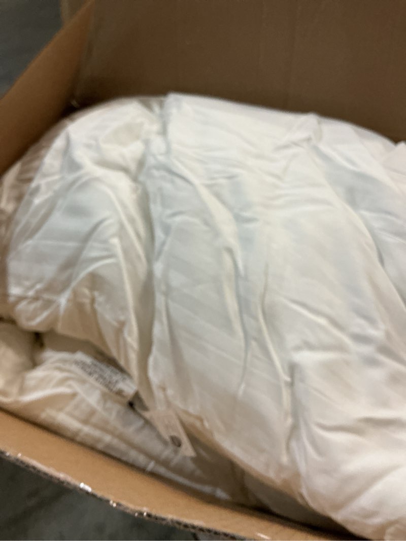 Condition photo showing Good Condition for beckham hotel collection bed pillows standard/queen size set of 2 - original soft down alternative pillow for sleeping - soft support for back, stomach or side sleepers queen / standard white
