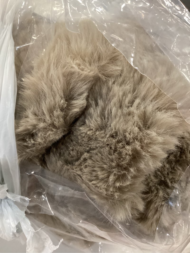 Condition photo showing Good Condition for l'agraty faux fur throw blanket: 50" x 60" luxury soft fluffy rabbit fur blankets twin for couch bed sofa - cozy plush bubble blankets for winter: flannel fleece decorative blanket(light linen) light linen 50" x 60"