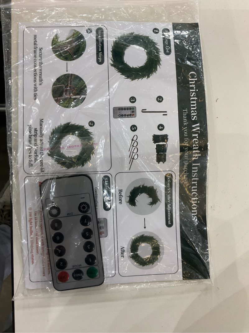 Condition photo showing Good Condition for Large christmas wreath