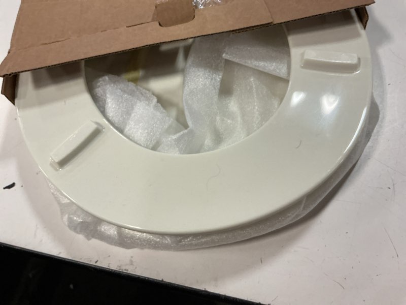 Condition photo showing Good Condition for centoco heavy-duty round toilet seat, wood core with scratch-resistant plastic finish, won't crack or fade, residential, made in the usa, 700-416, biscuit biscuit standard round standard / made in the usa