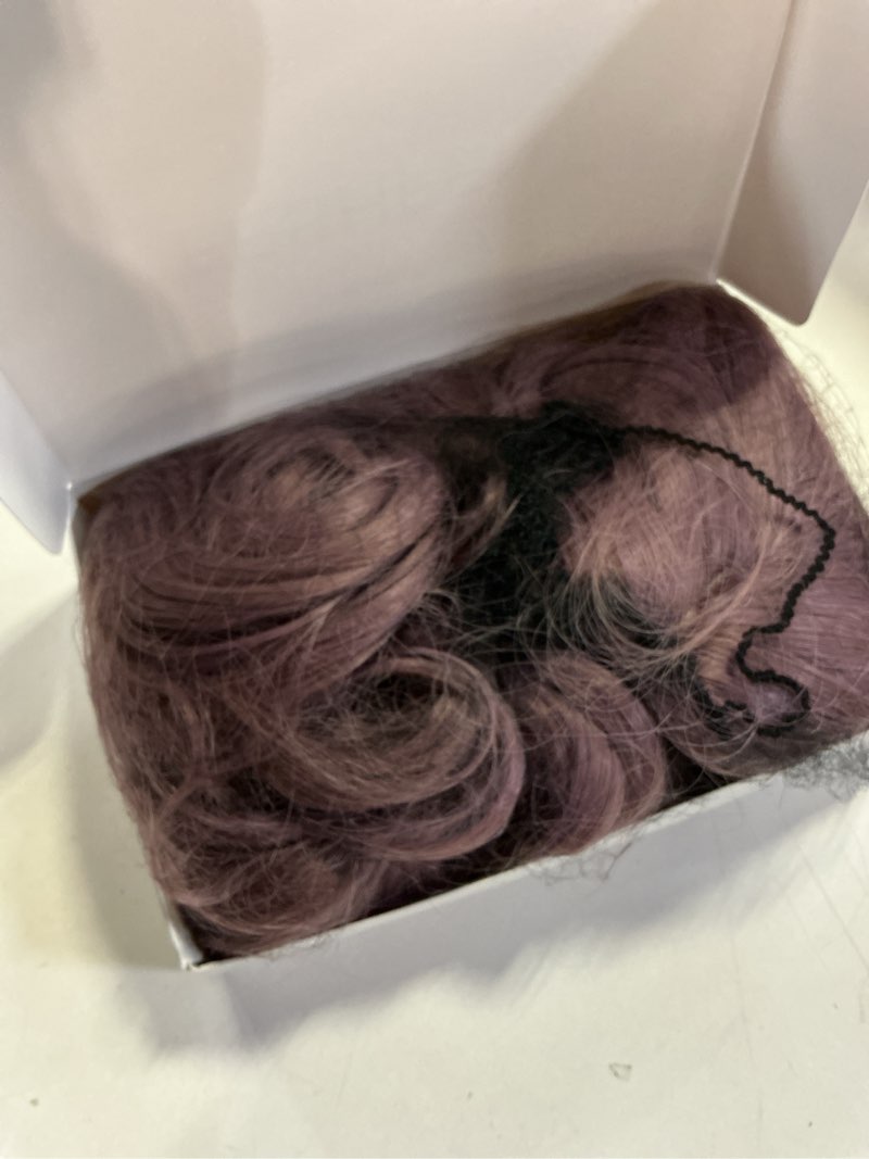 Condition photo showing Good Condition for FESHFEN Long Purple Wigs for Women Long Wavy Wig Lilac Purple Middle Parting Natural Looking Synthetic Women's Wig for Daily Party Costume 22 inch 22 Inch (Pack of 1) Lilac Purple-Middle Parting