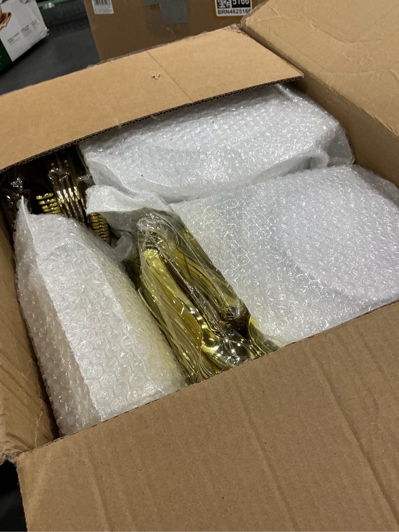 Condition photo showing Good Condition for bestvip 700pcs clear gold disposable dinnerware set for 100 guests, plastic plates for party, wedding, christmas, include: 200 plastic plates, 100 gold silverware, 100 cups, 100 napkins