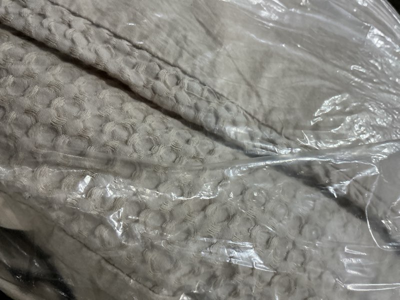 Condition photo showing Good Condition for organic luxe honeycomb duvet cover set, king/cal king, sand