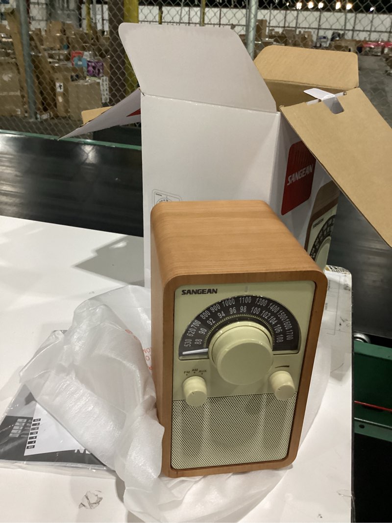 Condition photo showing Good Condition for am/fm table top wooden radio (walnut)