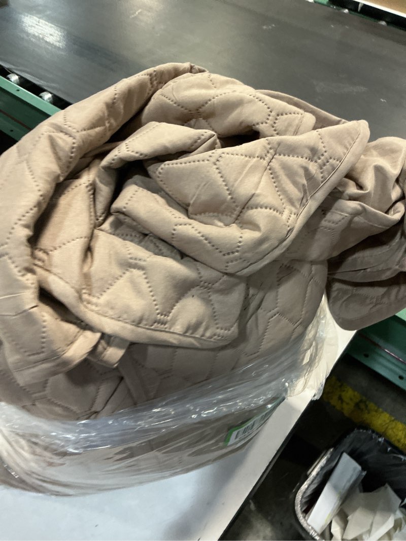 Condition photo showing Good Condition for Exclusivo Mezcla Reversible King Size Quilt Bedding Set with Pillow Shams, Lightweight Quilts King Size, Soft Bedspreads Bed Coverlets for All Seasons - (Taupe, 104"x96") Taupe King