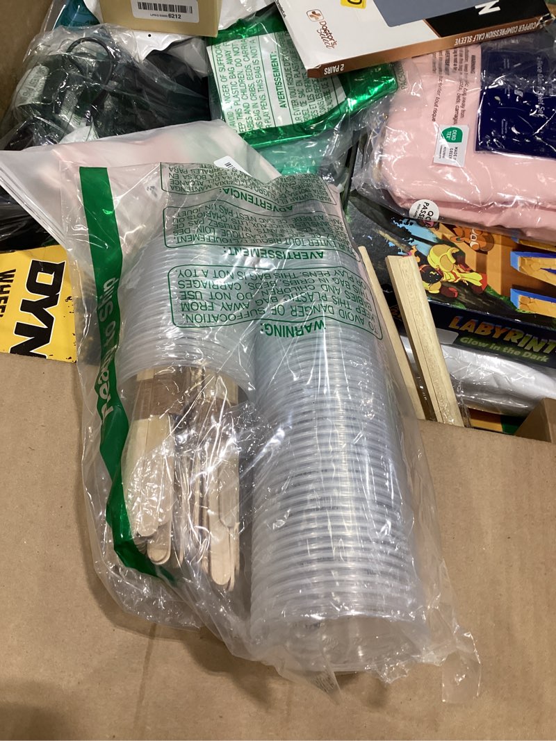 Condition photo showing Good Condition for xuxu 100pcs 8oz graduated clear plastic measuring cups with 100pcs wooden stirring sticks for mixing paint, pigments, epoxy resins, resins
