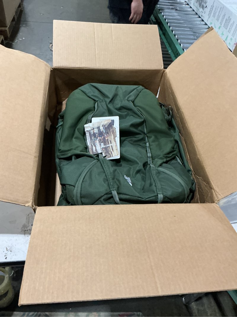 Condition photo showing Good Condition for thule landmark 60l travel pack, dark forest 60l dark forest