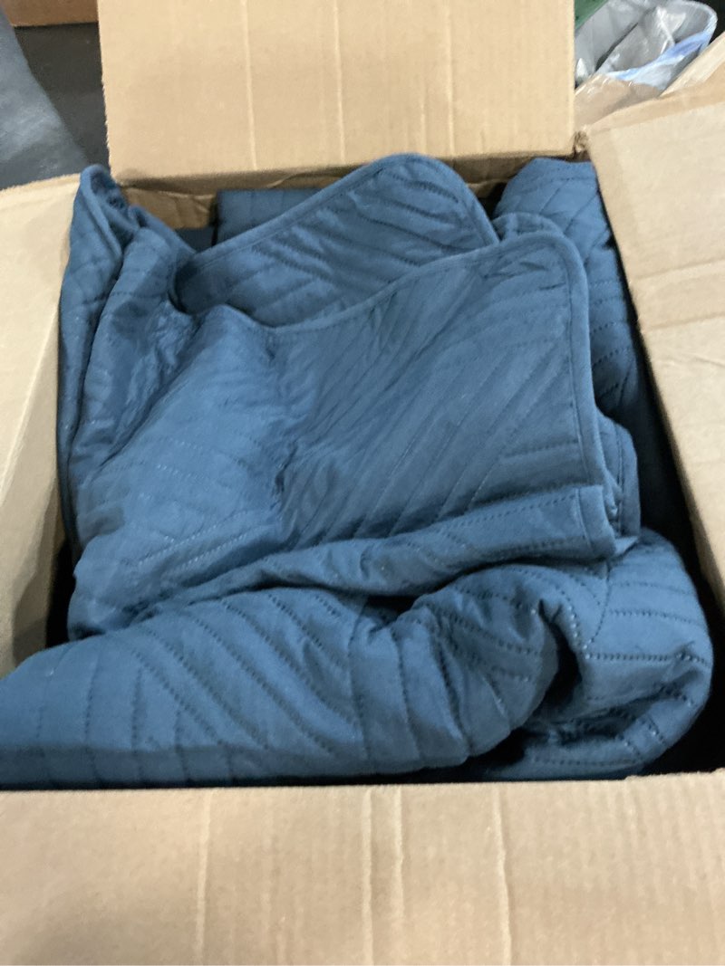 Condition photo showing Good Condition for Exclusivo Mezcla Ultrasonic Full Queen Quilt Bedding Set, Lightweight Navy Blue Bedspreads Soft Modern Geometric Coverlet Set for All Seasons (1 Quilt and 2 Pillow Shams) Navy Blue Full/ Queen (90"x96")