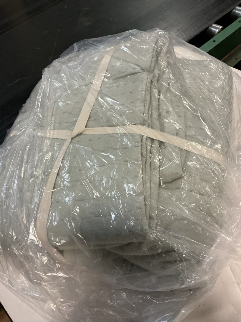 Condition photo showing Good Condition for european linen cotton stitch quilt, king/cal king, mist