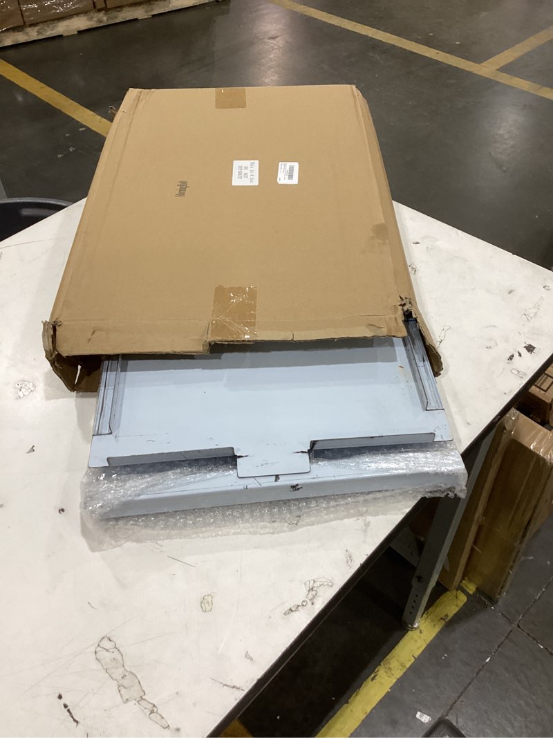 Condition photo showing Good Condition for commercial deep fryer features a stainless steel inner lid measuring 22"l x 15.35"w to prevent spills, making it suitable for commercial kitchens and fast-food restaurants 1 22"l x 15.35"w