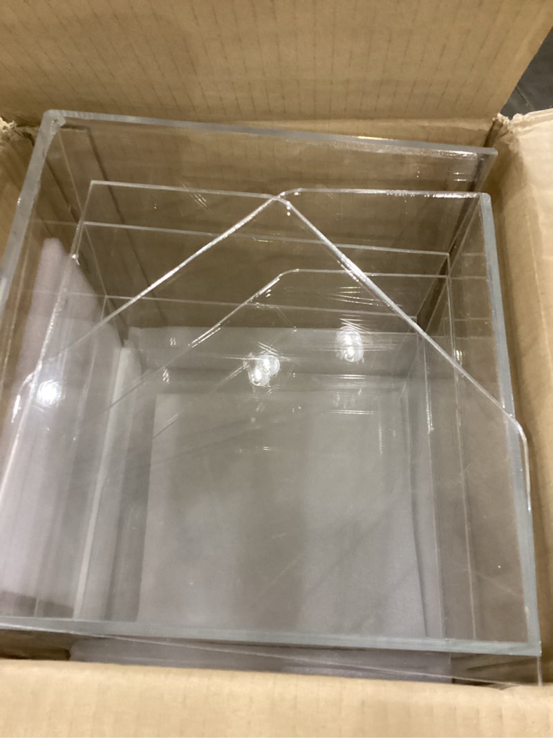 Plastic storage container