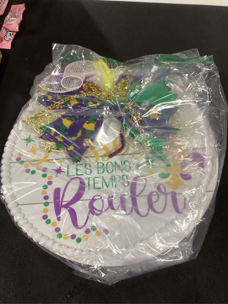 Condition photo showing Good Condition for idyllic 12" Mardi Gras Welcome Sign for Front Door Round Wooden Board Door Sign for Home Porch Indoor Outdoor Carnival Décor Hanging Sign with Ribbons Bow (Bead) White