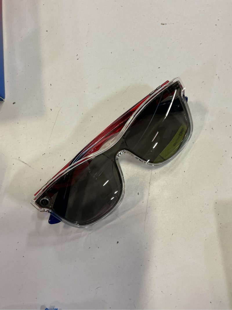 Condition photo showing New/Like New for men's blenders eyewear millenia dx polarized sunglasses american icon