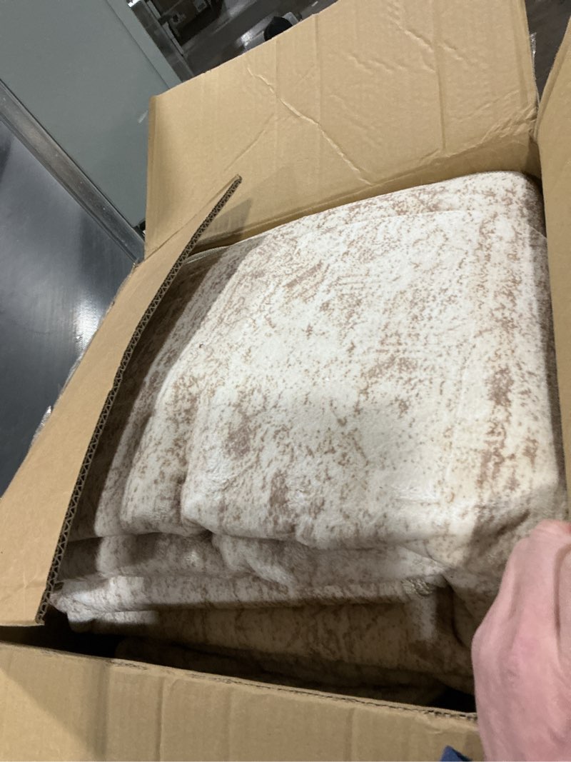 Condition photo showing Good Condition for 9x12 Area Rugs for Living Room, Non Slip Machine Washable Vintage Rugs, Low Pile Lightweight Large Rug for Bedroom, Dining Room, Home Office Beige Beige 9' x 12' (Rectangular)