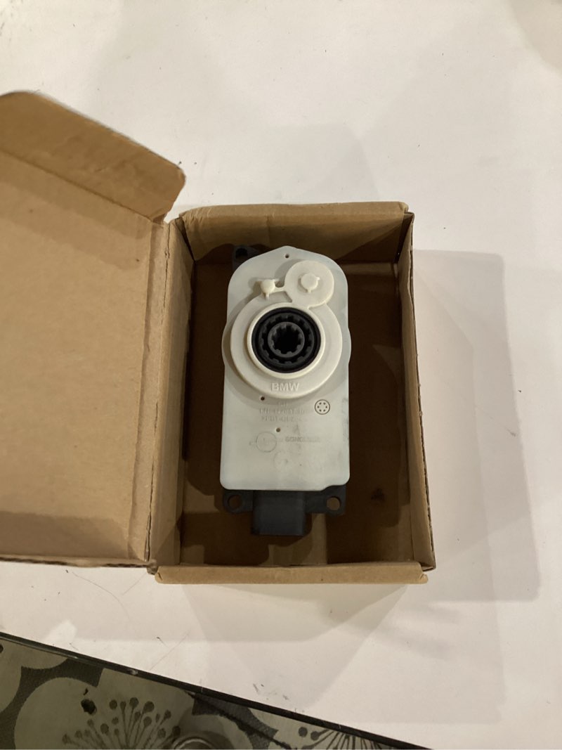 Condition photo showing Good Condition for lower grille shutter actuator motor, replacement for bmw active air flap control module, 3 series 4 series 5 series x3 x4 x5 x6 replaces 9881645-02 5811r1000