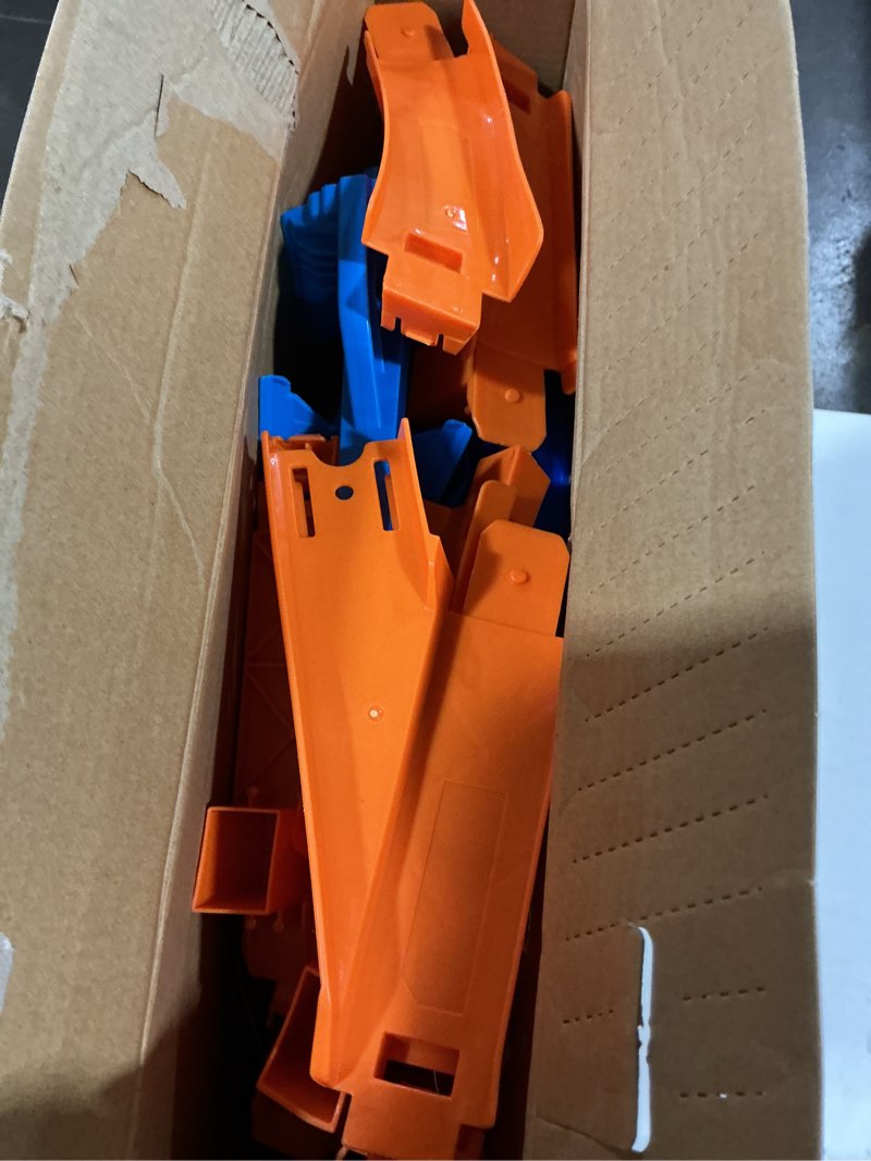 Condition photo showing Good Condition for Hot Wheels Track Set with 1:64 Scale Toy Car, 4 Intersections for Crashing, Powered by a Motorized Booster, Criss-Cross Crash Track (Amazon Exclusive) Crash Set
