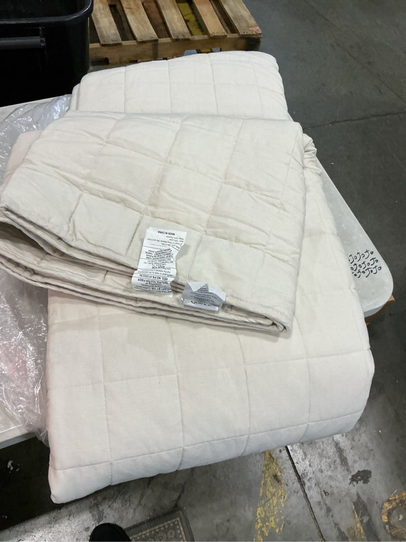 Condition photo showing As Is for king/cal king quilt size: 108°x 92"(274×233 cm) shell: 100% linen filling: 100% recycled polyester