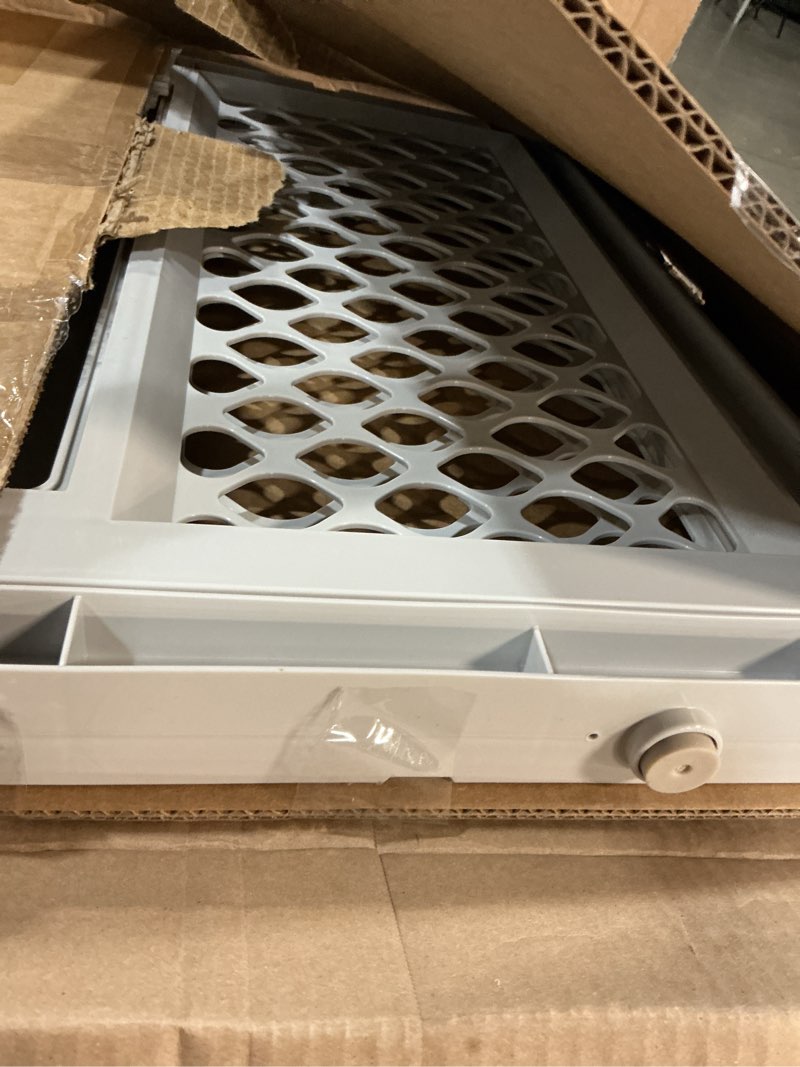 Condition photo showing Good Condition for north states 5-way pet gate, model# 8619
