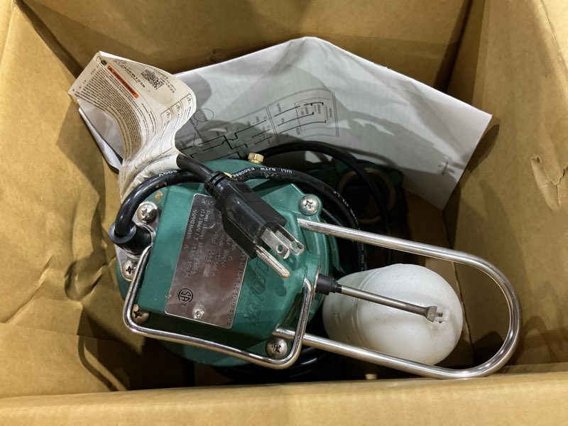 Condition photo showing As Is for zoeller 1/3 hp 2880 gph cast iron vertical float switch ac submersible sump pump