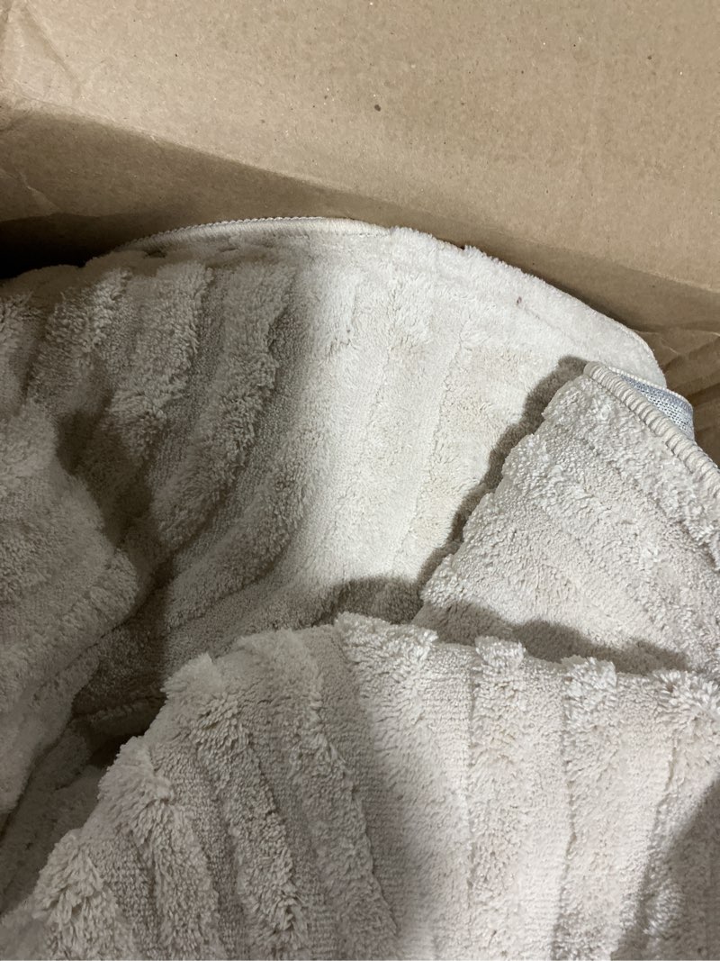 Condition photo showing Good Condition for pauwer 8x10 washable area rugs for living room modern beige solid color soft fluffy rugs for bedroom non slip boho accent indoor mat floor carpet cover for kids room dining room kitchen office 8'x10' beige