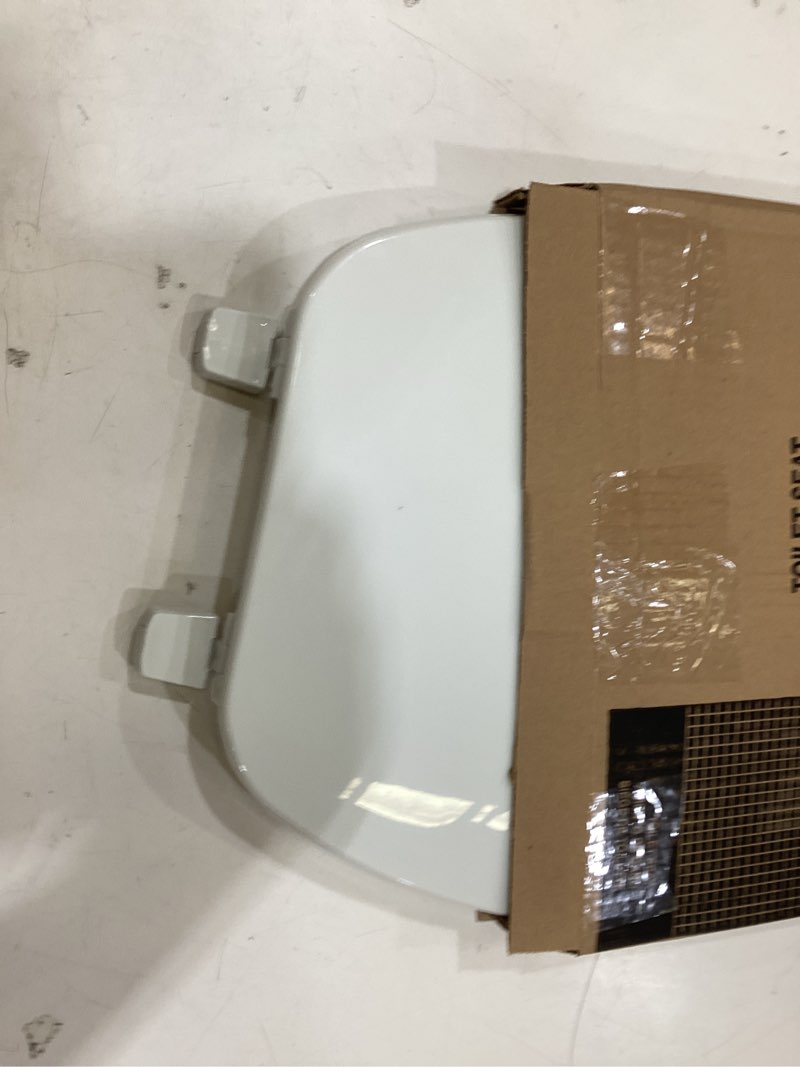 Condition photo showing Good Condition for bemis 170 durable plastic toilet seat, elongated, white