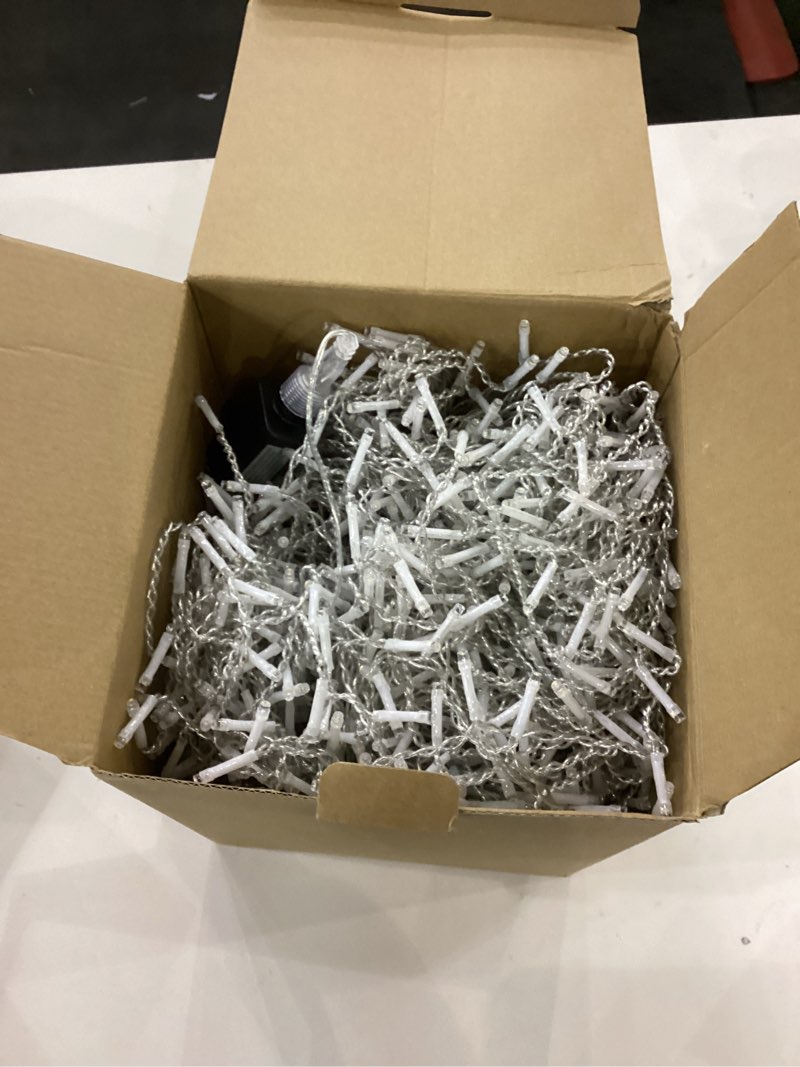 Condition photo showing New/Like New for Icicle lights for outside