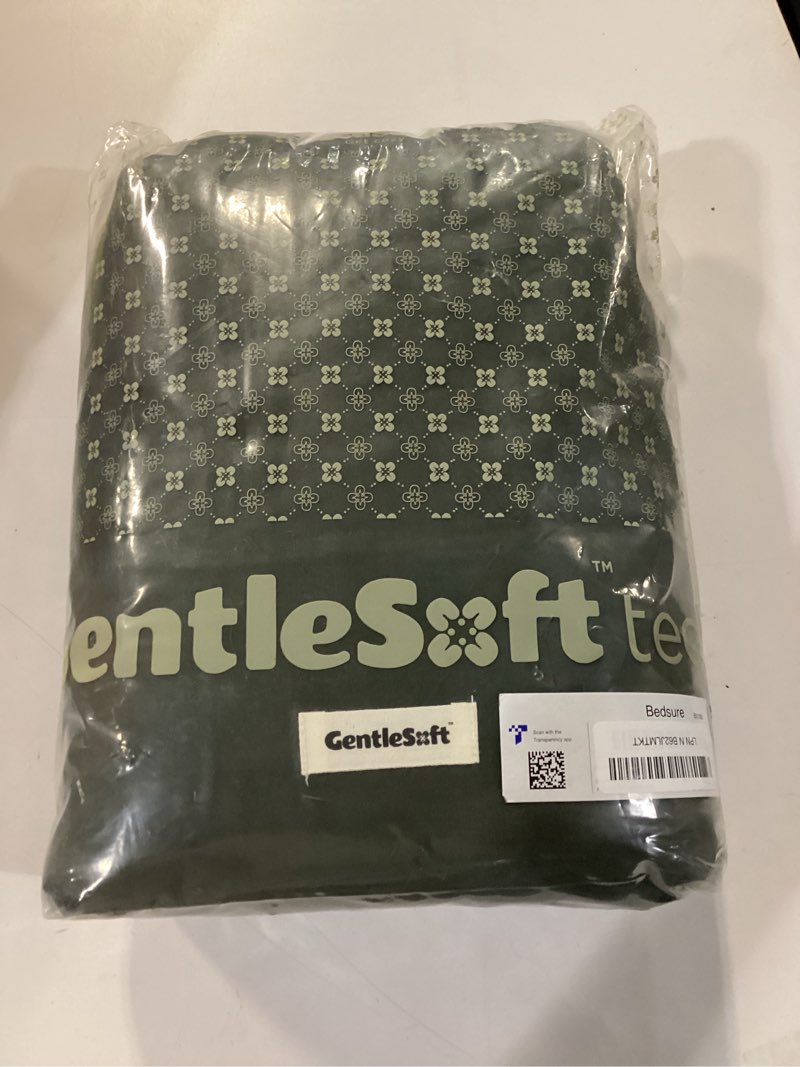 Condition photo showing New/Like New for bedsure cotton duvet cover oversized king - luxury slub weave 100% cotton duvet cover with a linen like textured, easy change durable bedding, olive green, 120" x 98" oversized king (120" x 98") 37 - slub olive green (no comforter)