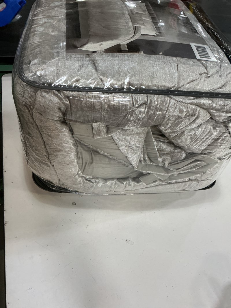 Condition photo showing Good Condition for riverbrook home turin comforter set, king, silver, 7 piece set silver king