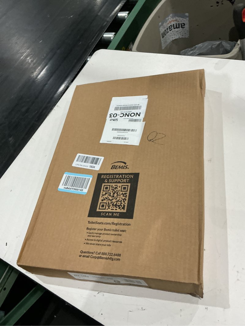 Condition photo showing New/Like New for bemis 1500ec 390 lift-off wood elongated toilet seat, cotton white (pack of 1)