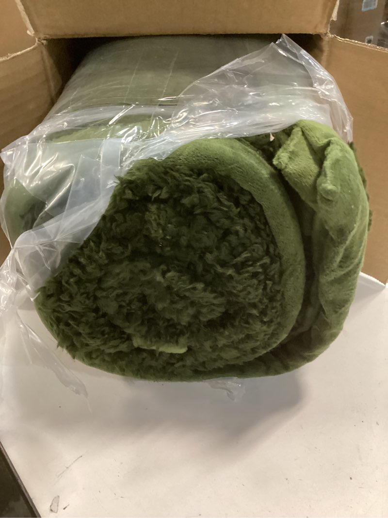 Condition photo showing Good Condition for Woolrich Burlington Berber Blanket Super Soft, Cozy Lightweight Cover with Luxurious Velvet Binding, Modern Trendy All Season Bedspread Bedding-Set, Full/Queen 90" W x 90" L Green Green Full/Queen