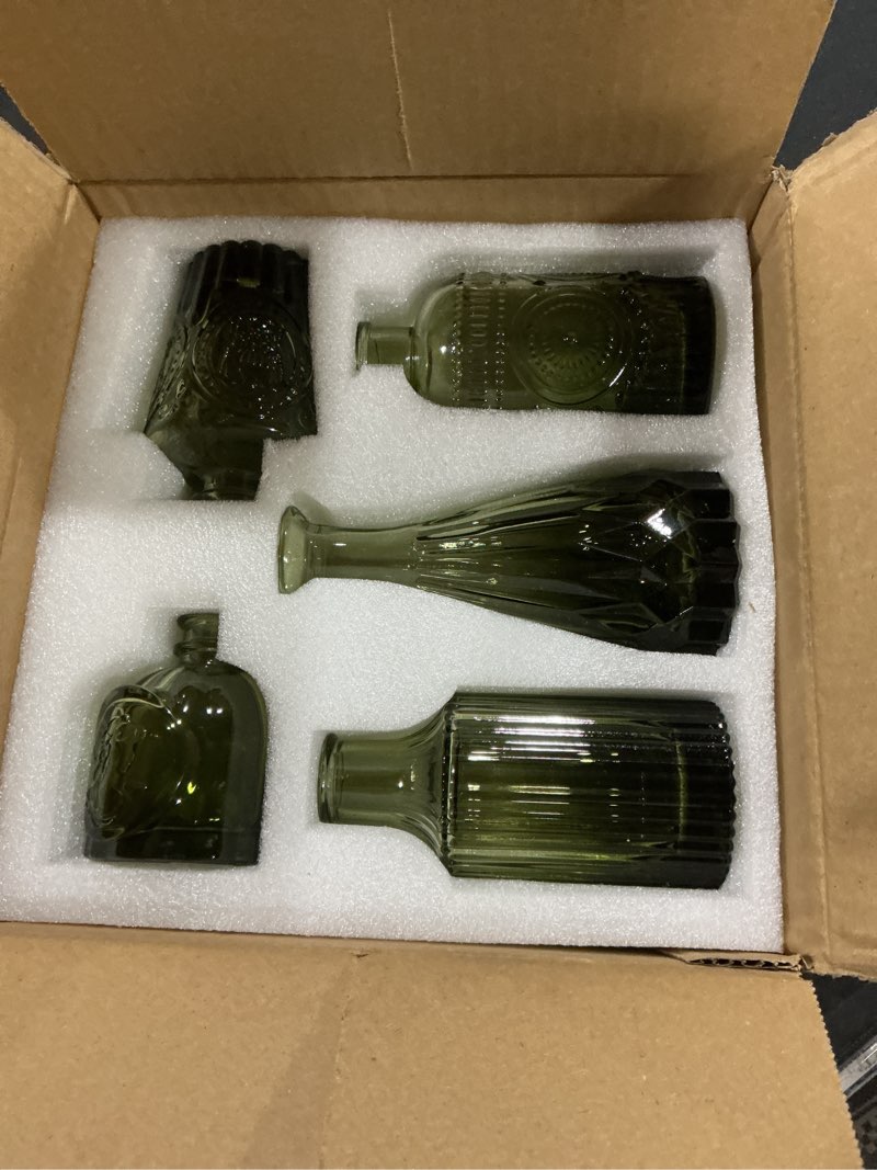 Condition photo showing Good Condition for Glass Bud Vase Set of 5, Green Small Flower Vases for Centerpieces in Bulk, Mini Vintage Vase for Rustic Wedding, Home,Table Decoration Green 5Pcs