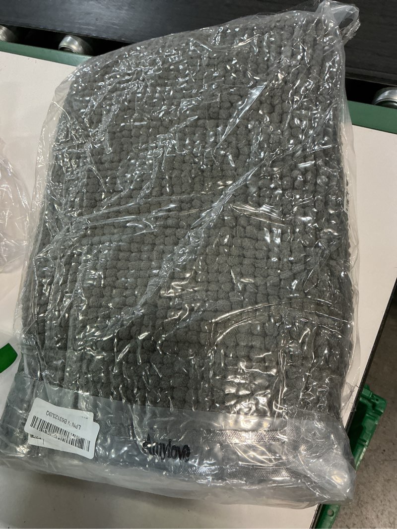 Condition photo showing Good Condition for amylove 4 pcs guinea pig cage liner washable fleece pee pads pet dog cat bedding training mat for small animal guinea pig puppy bunny hamster(16 x 24 inch,rectangular,dark gray) dark gray 16 x 24 inch rectangular