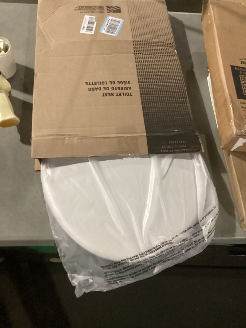 Condition photo showing Good Condition for bemis 730slec slow close toilet seat, easy clean hinges and durable plastic seat, made in usa, round, white round - slow close