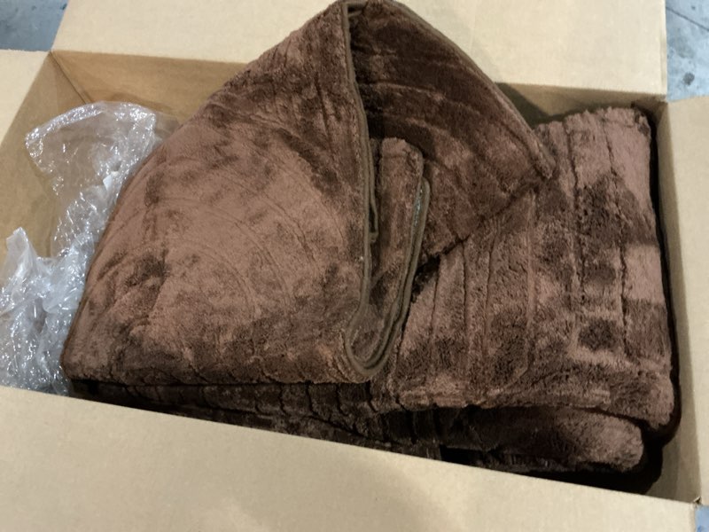 Condition photo showing Good Condition for Sour Lemon Area Rugs 9x12 Living Room,Soft Large Area Rug Indoor Modern Carpet for Bedroom? Machine Washable Area Rug Non-Slip Rug Carpet for Kids Home Dorm Under Dining Table Office Decor Aesthetic Coffee 9' x 12' (Rectangular)