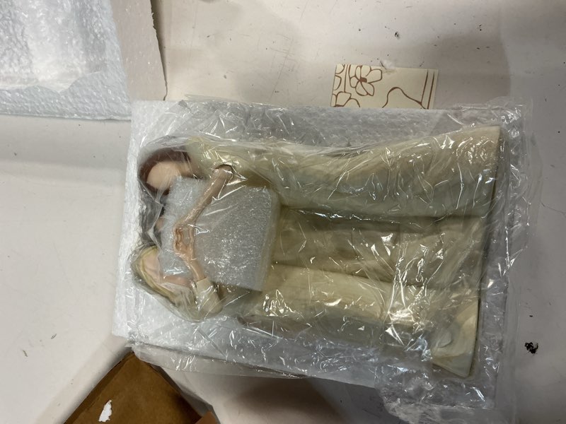Condition photo showing Good Condition for Friend Birthday Gifts for Women: Unique 3 Sisters Friendship Resin Figurines Statue - Sister Gift from Sisters - Special Christmas Friendship Day Present for Besties Female Sister Heart Gesture