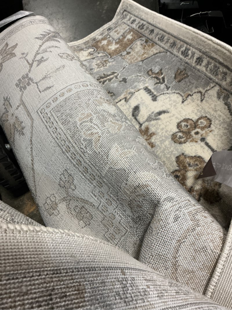 Condition photo showing Good Condition for 5x7 rug