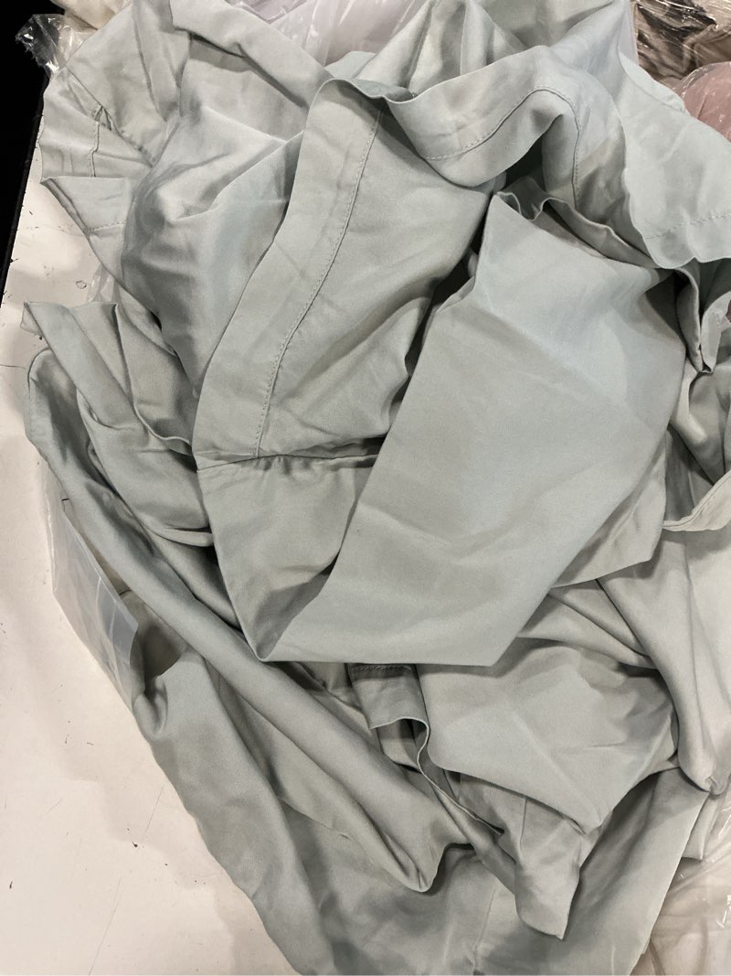 Condition photo showing As Is for quince bamboo pillowcase set of 4, standard, mist